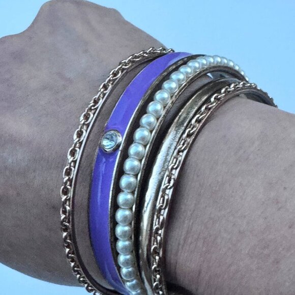 Set of 5 Gold Tone Bangles Bracelets - Picture 2 of 6